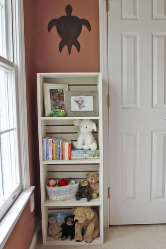 DIY bookshelf. Toddler bedroom tour. Calm Cradle Photo & Design