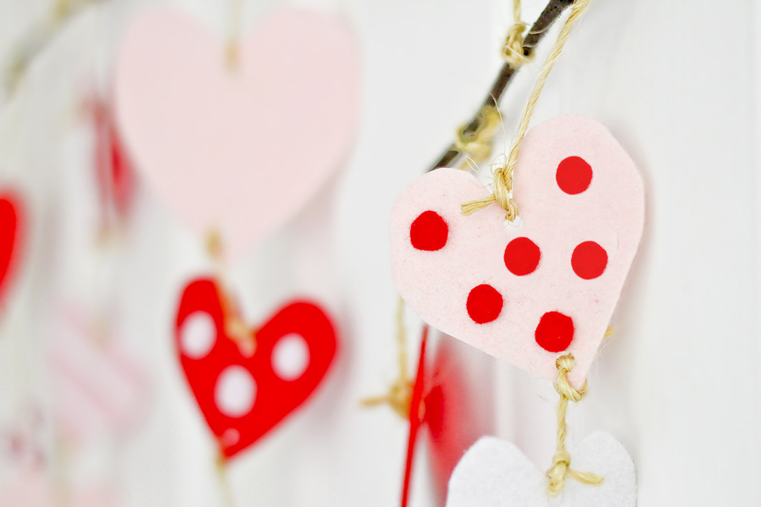 DIY: Felt heart mobile. Red, pink and white hearts. Calm Cradle Photo & Design