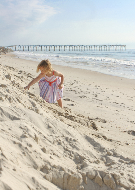 Portraits: 3-year-old shell collector + tips of lifestyle photography. By Calm Cradle Photo & Design